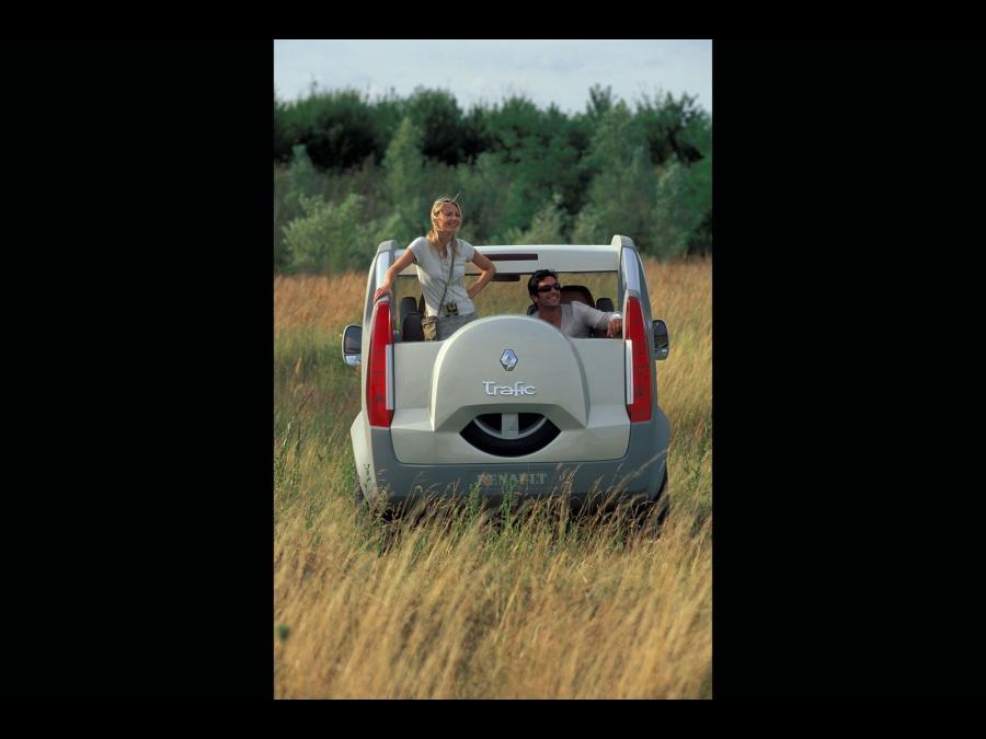  Renault Trafic Deck Up Concept 2004 года  (фото 15 из 56)